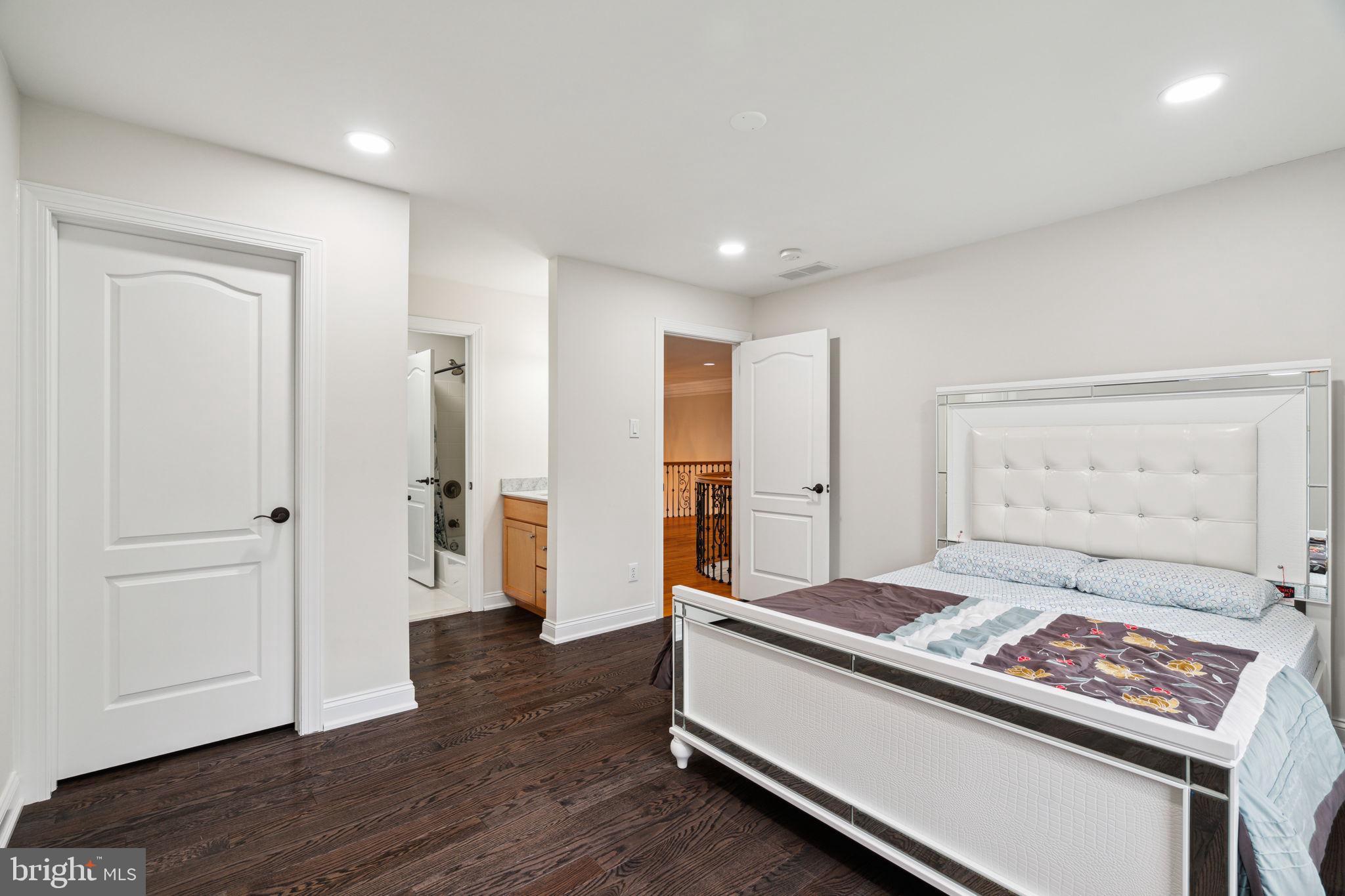 MEADOWBROOK - Residential