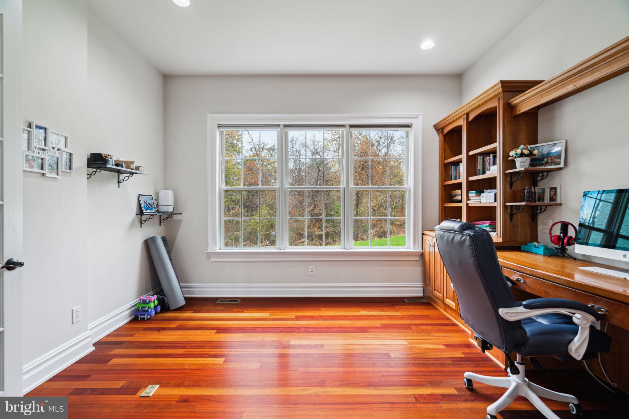 MEADOWBROOK - Residential