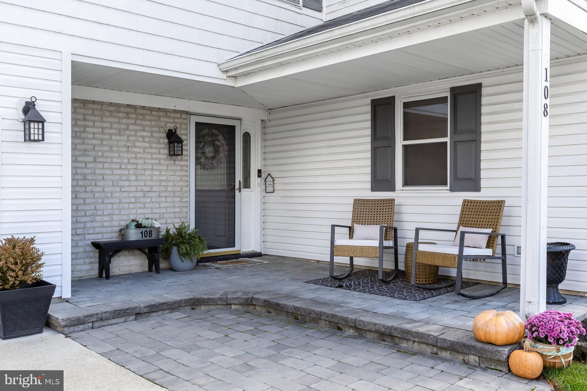 108 MEADOWVIEW CIRCLE