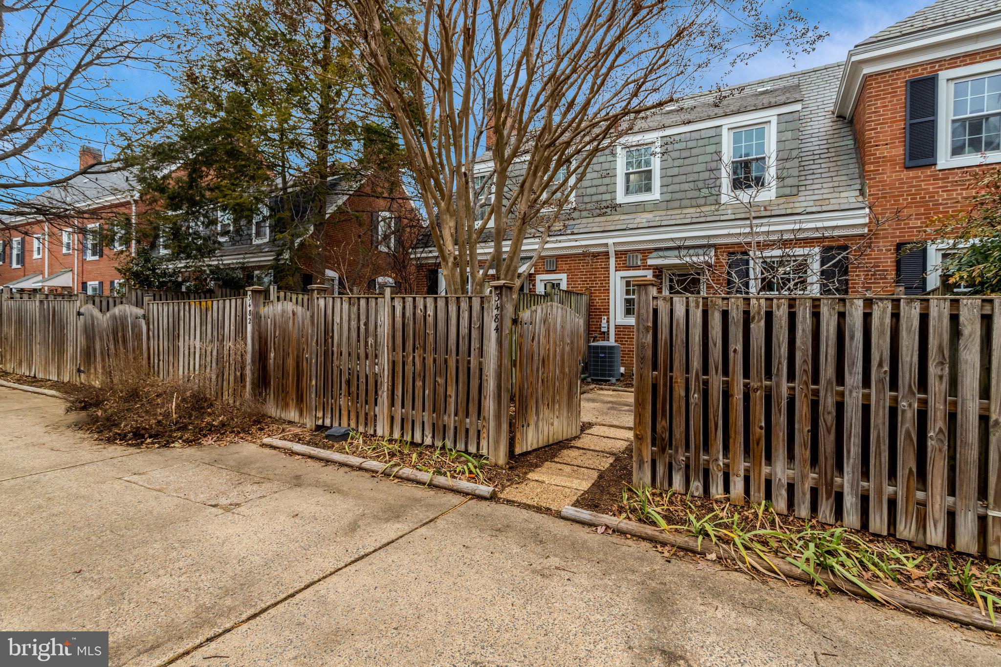 FAIRLINGTON ARBORS - Residential