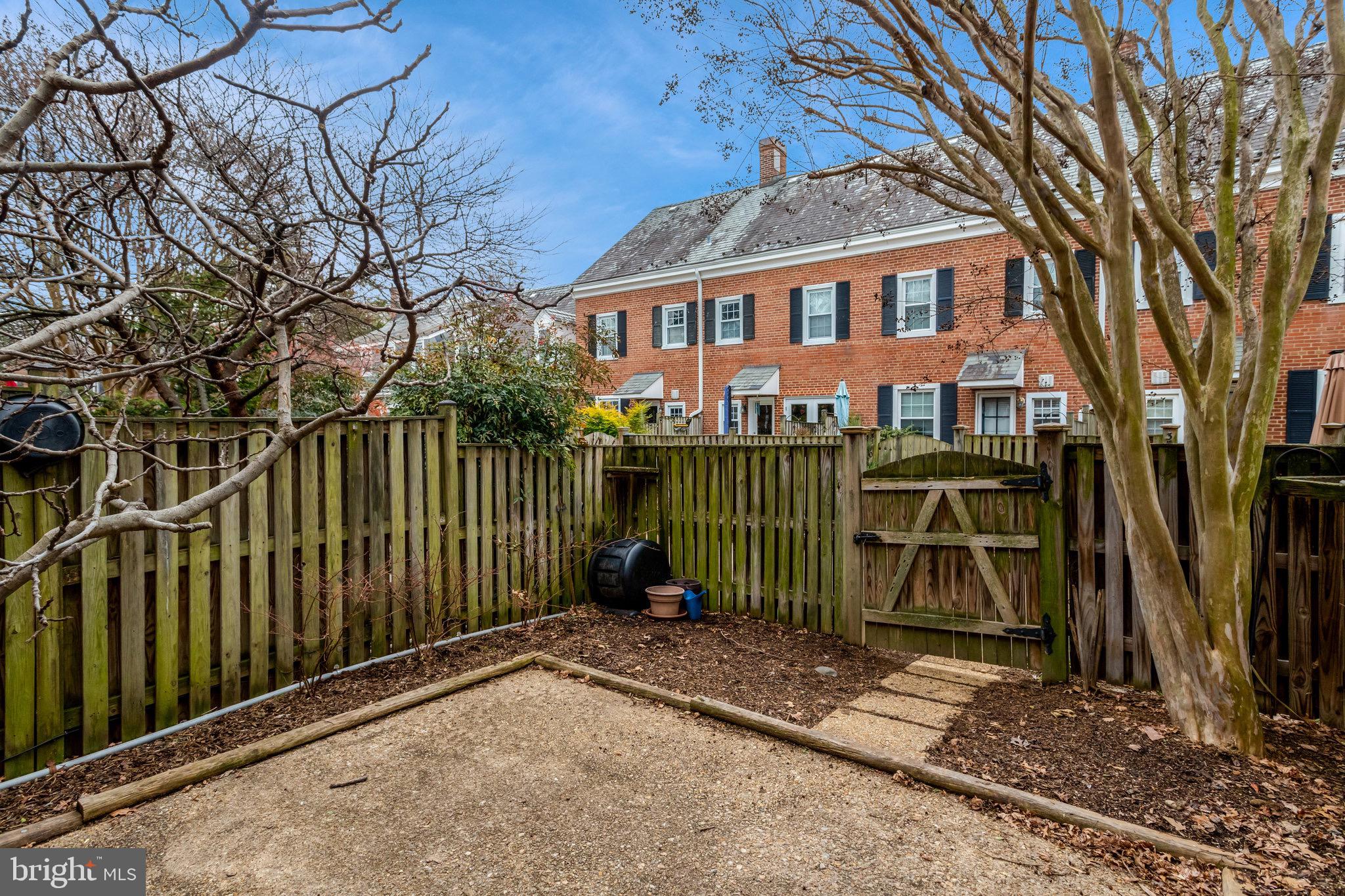 FAIRLINGTON ARBORS - Residential