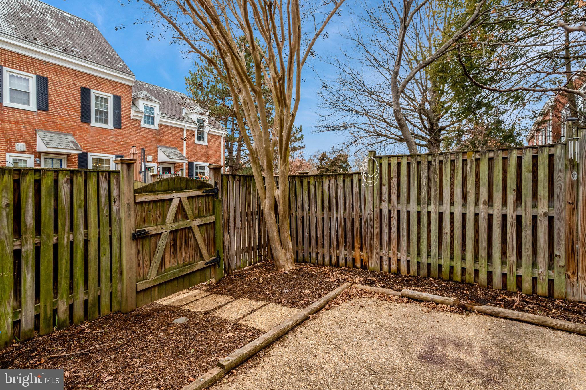 FAIRLINGTON ARBORS - Residential