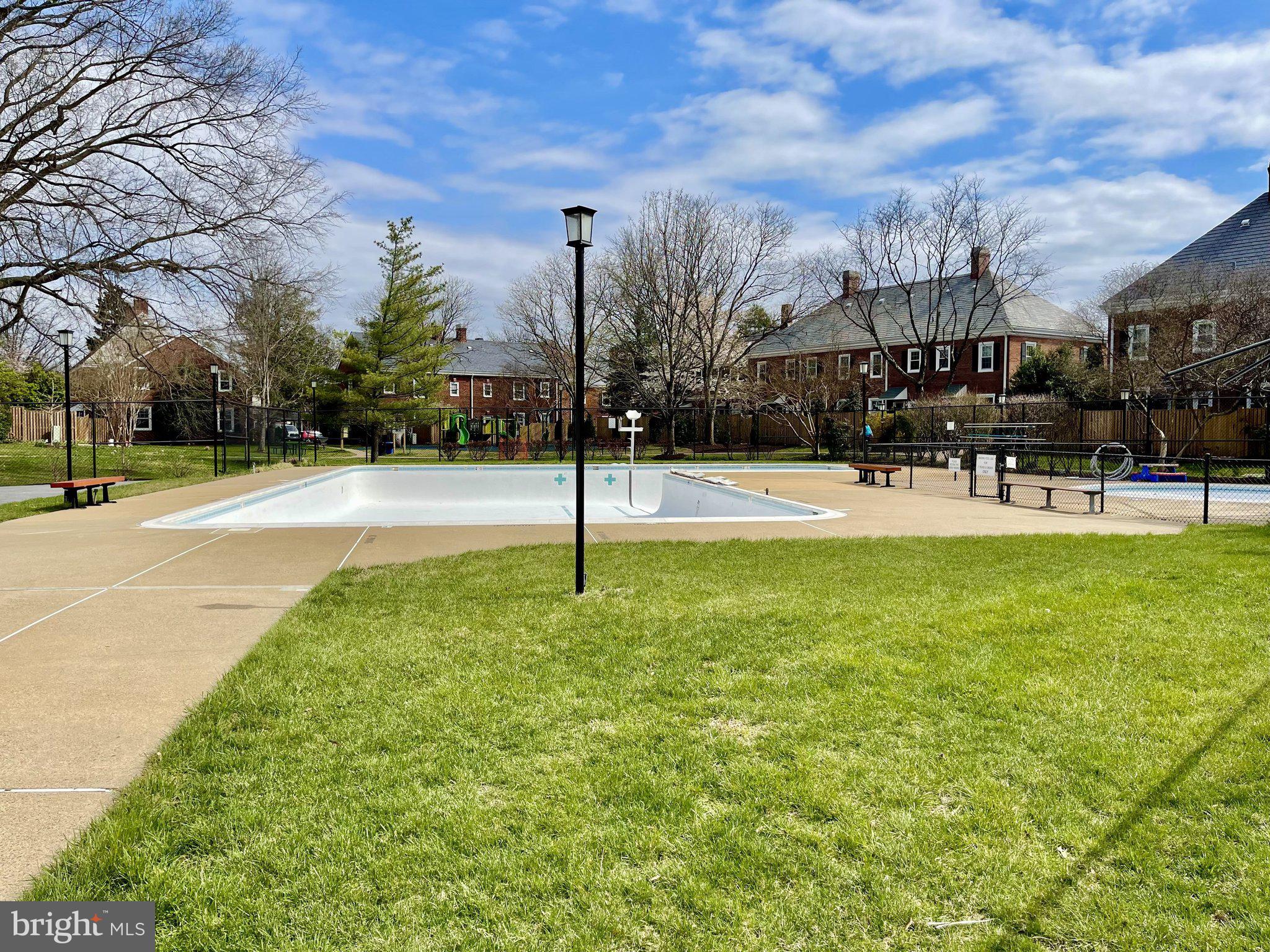 FAIRLINGTON ARBORS - Residential