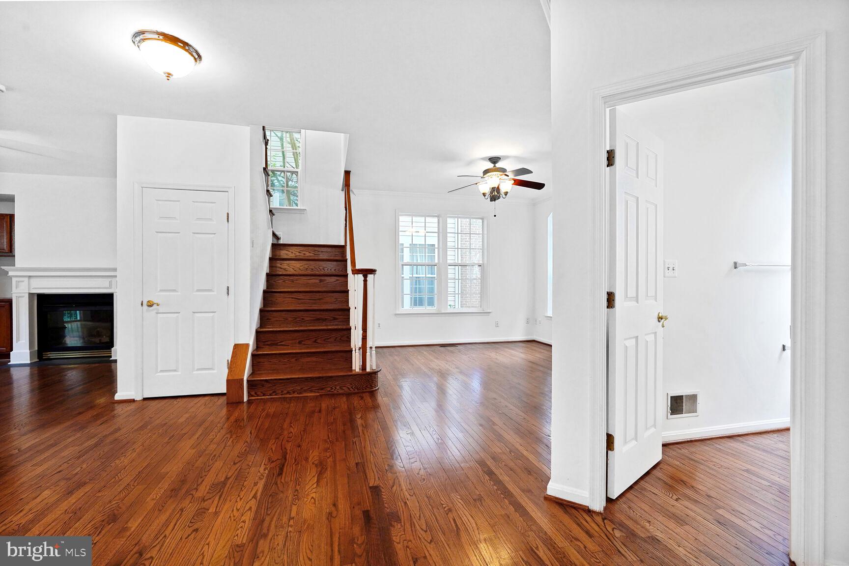 7011 LAWNWOOD COURT