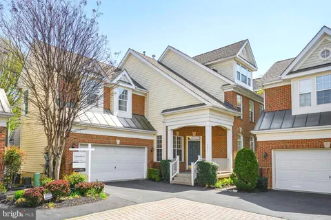 7011 Lawnwood Court, Fort Belvoir, VA MLS: VAFX2233934