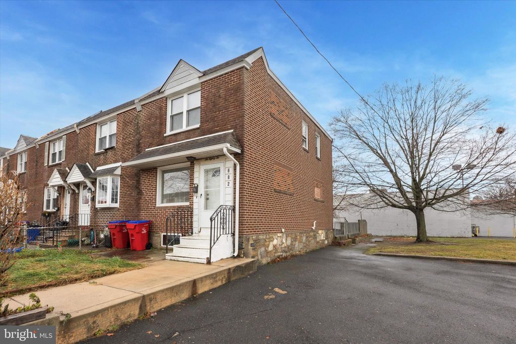 Photo of 682 2nd Avenue, BRISTOL, PA 19007 (MLS # PABU2111320)