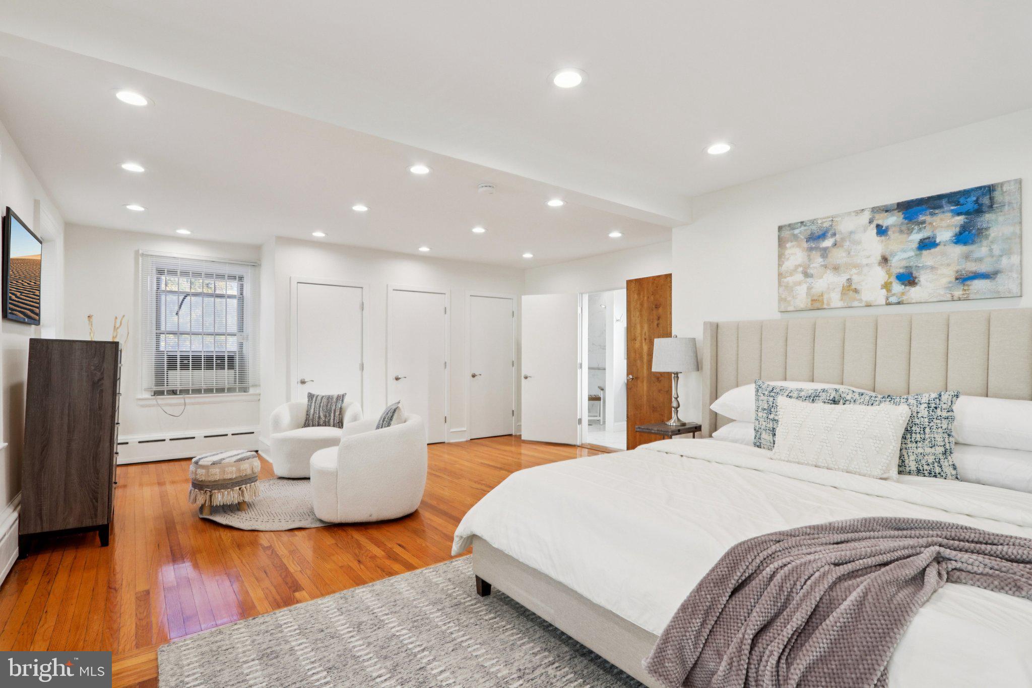 UNIVERSITY CITY - Residential