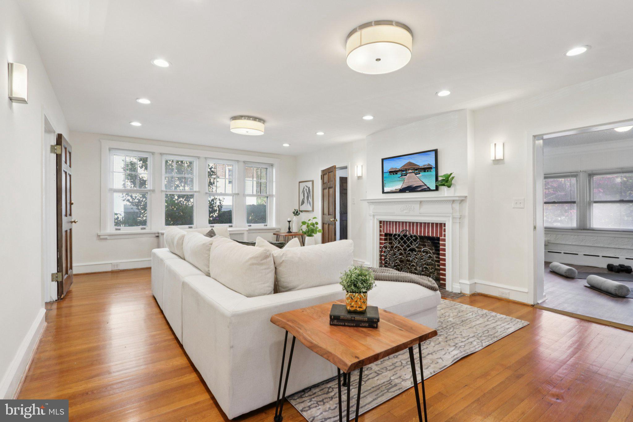 UNIVERSITY CITY - Residential