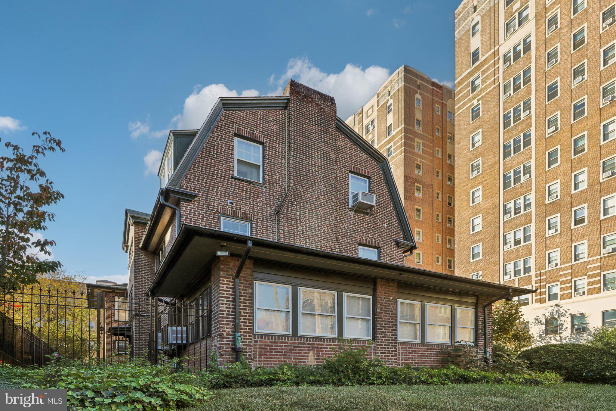 UNIVERSITY CITY - Residential