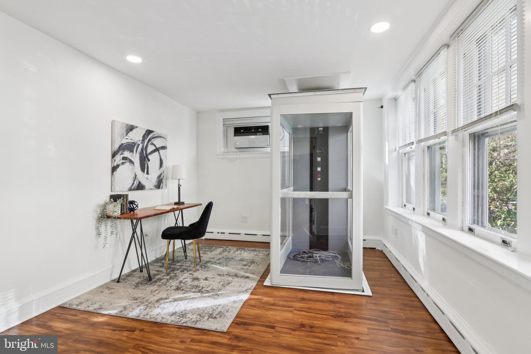 UNIVERSITY CITY - Residential