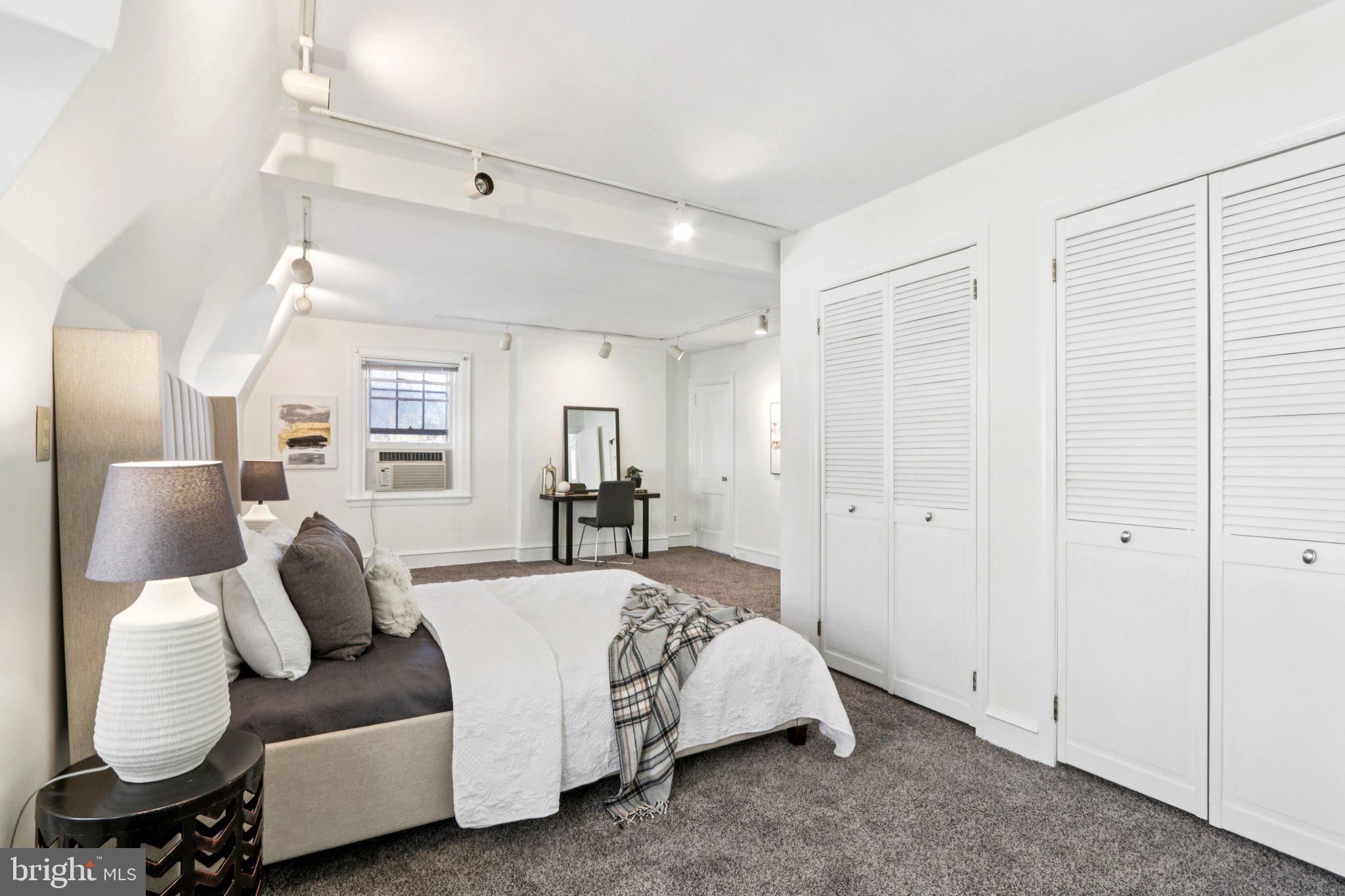 UNIVERSITY CITY - Residential