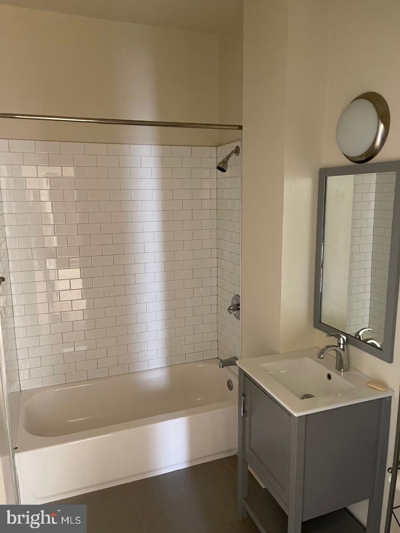 SOCIETY HILL - Residential Lease