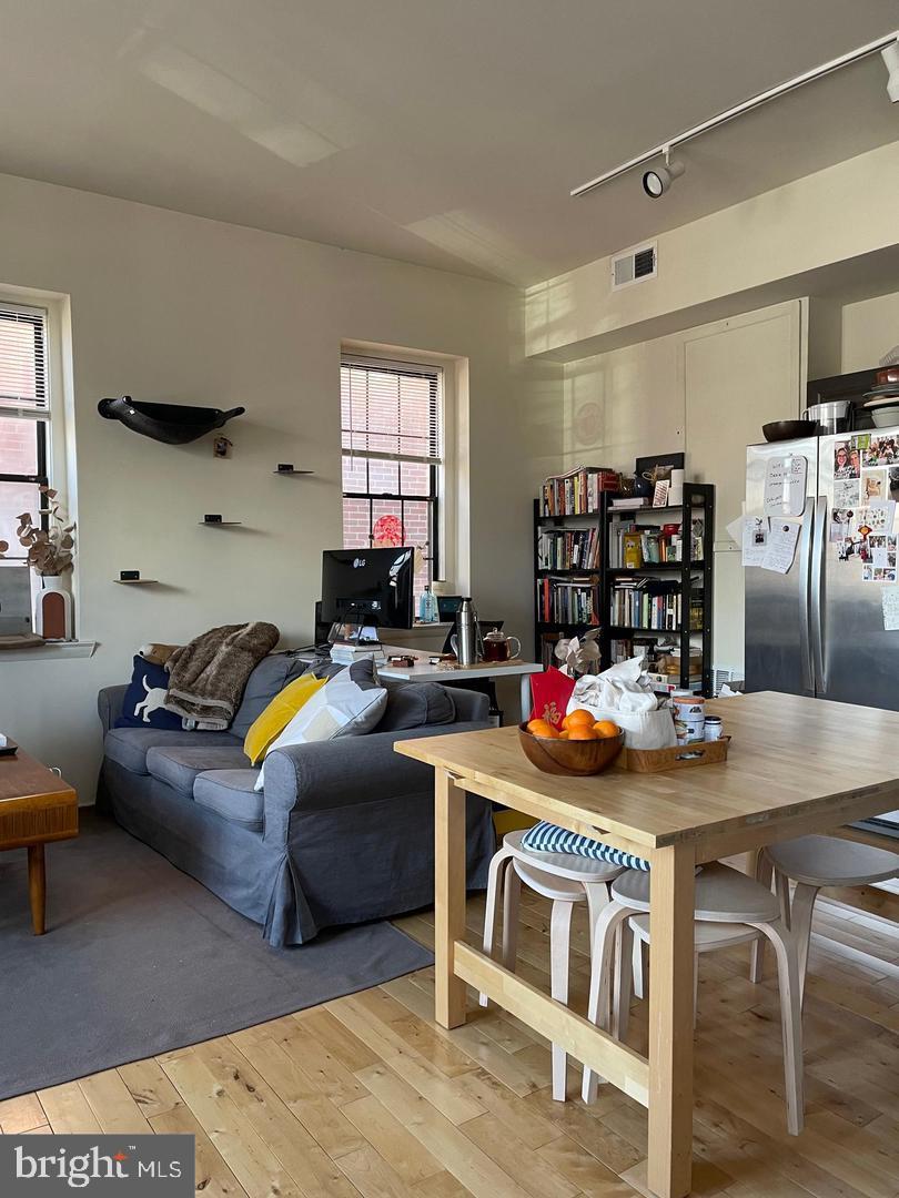 SOCIETY HILL - Residential Lease