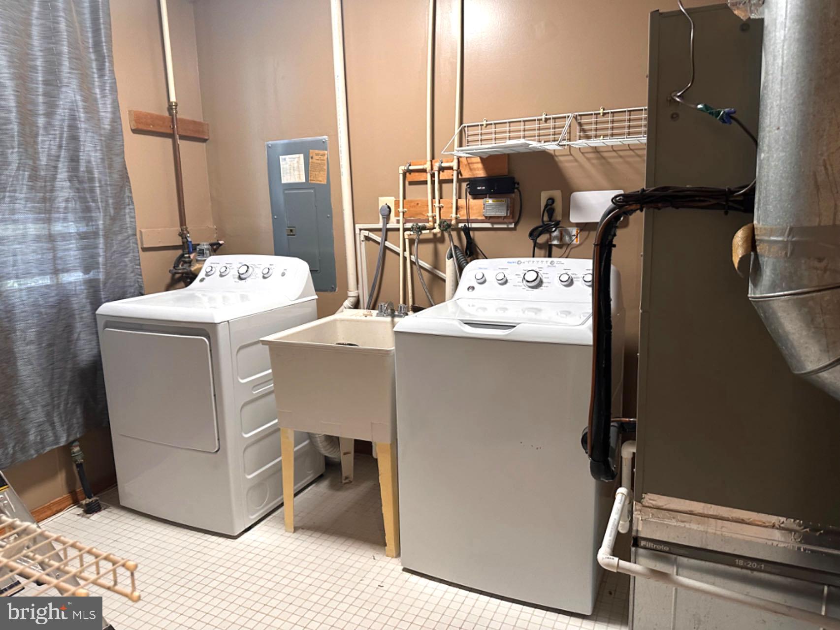 THE REACH - Residential Lease