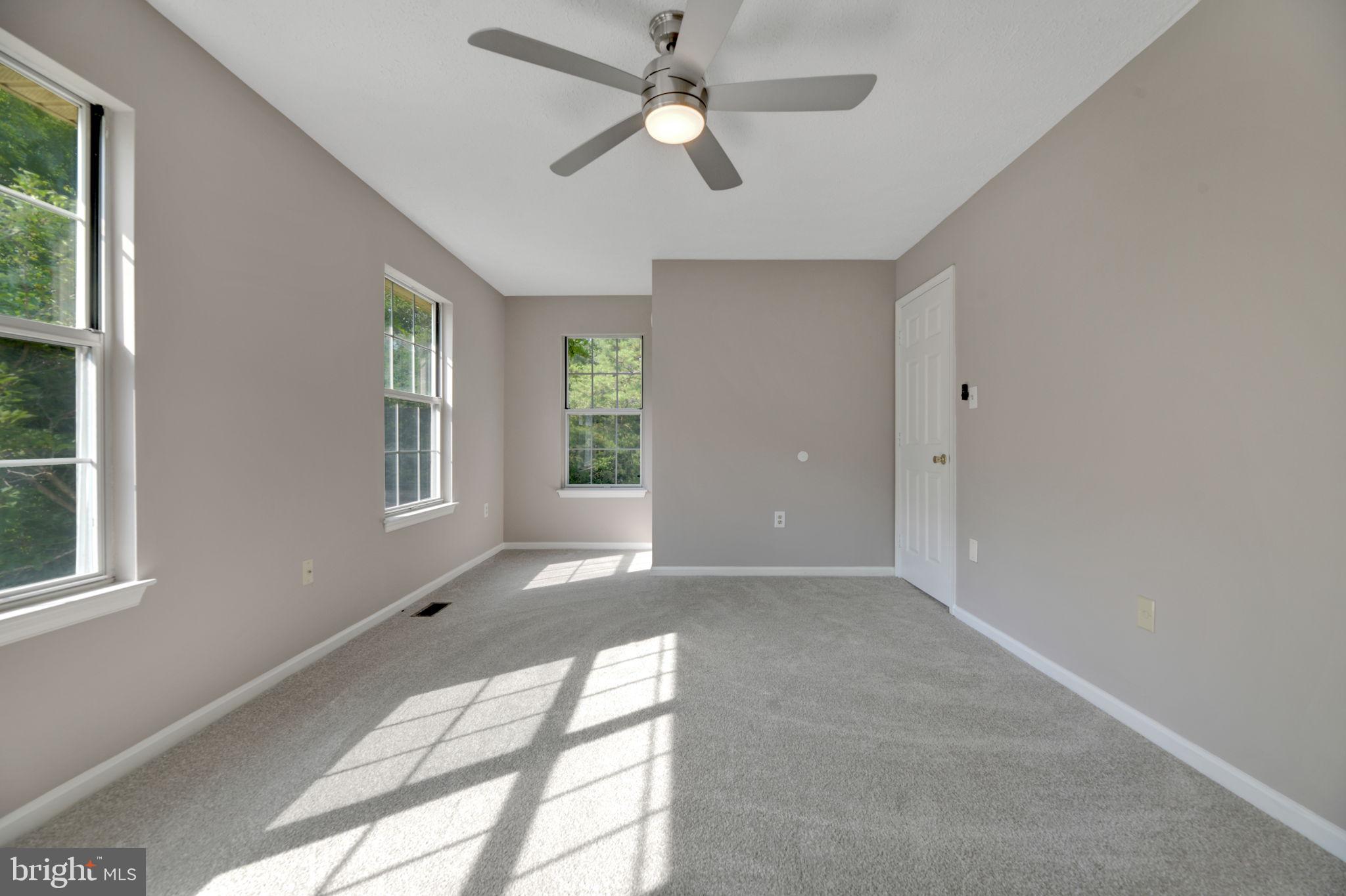 ST CHARLES HAMPSHIRE - Residential