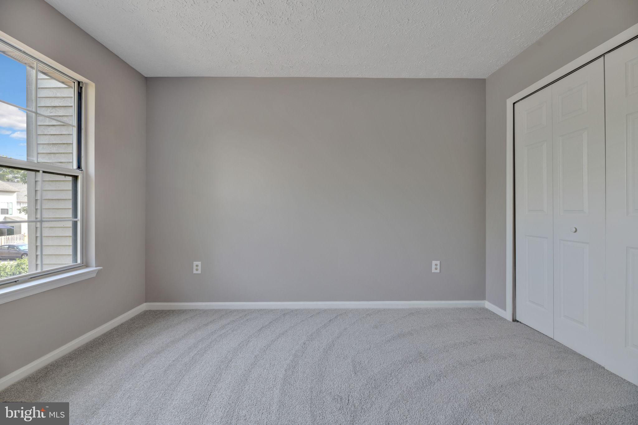 ST CHARLES HAMPSHIRE - Residential