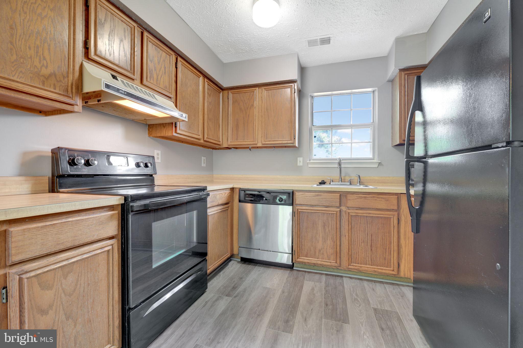 ST CHARLES HAMPSHIRE - Residential