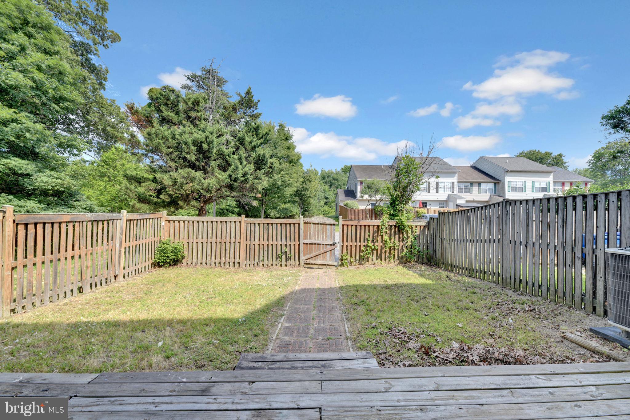 ST CHARLES HAMPSHIRE - Residential