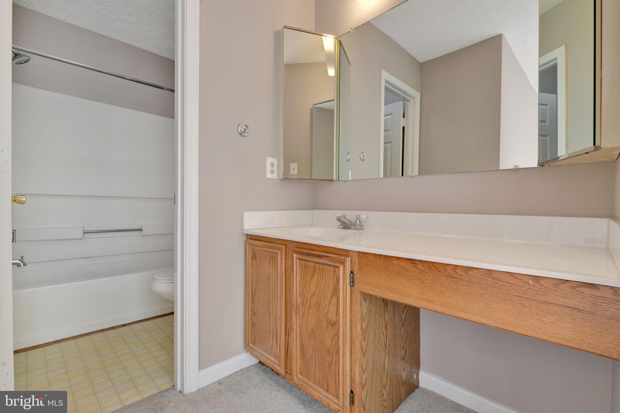 ST CHARLES HAMPSHIRE - Residential