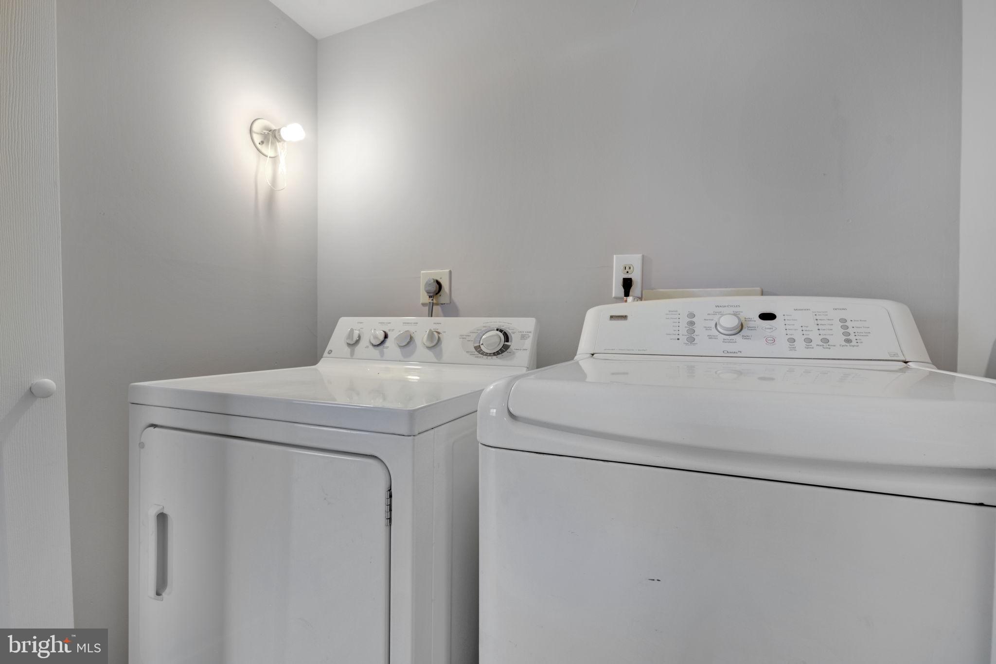 ST CHARLES HAMPSHIRE - Residential