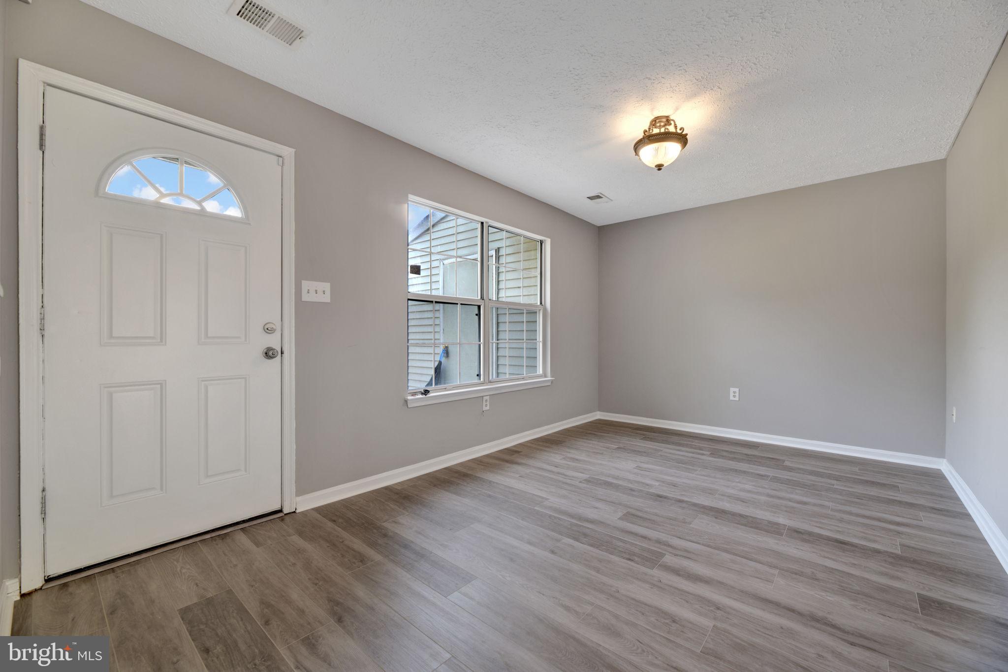 ST CHARLES HAMPSHIRE - Residential