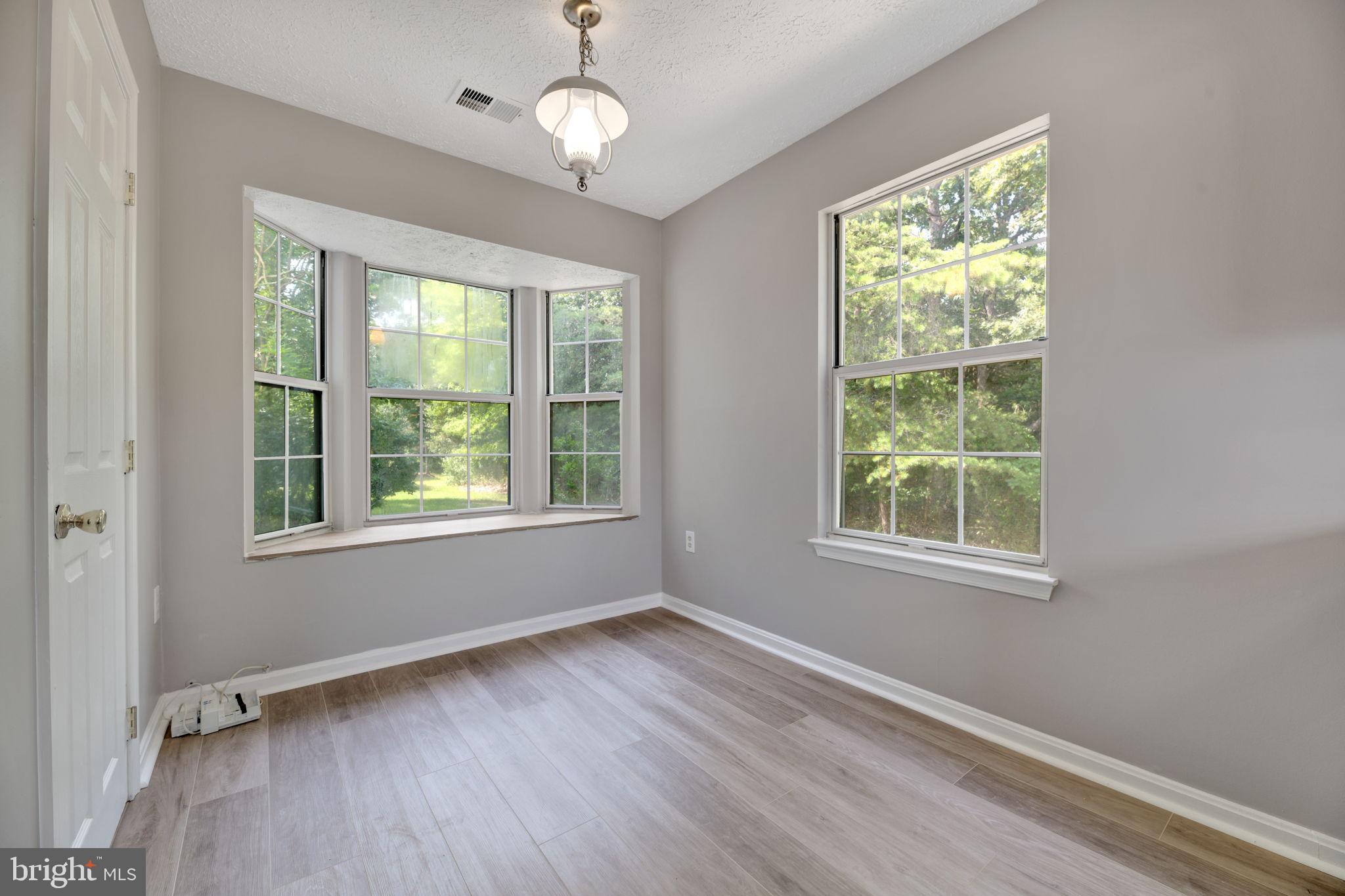 ST CHARLES HAMPSHIRE - Residential