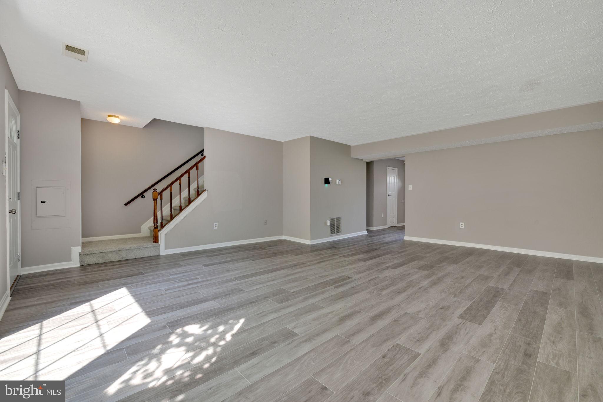 ST CHARLES HAMPSHIRE - Residential