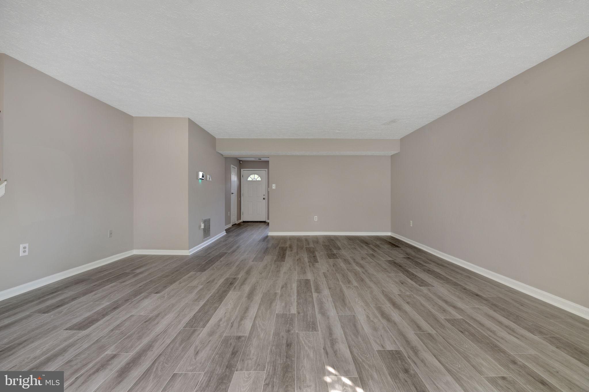 ST CHARLES HAMPSHIRE - Residential