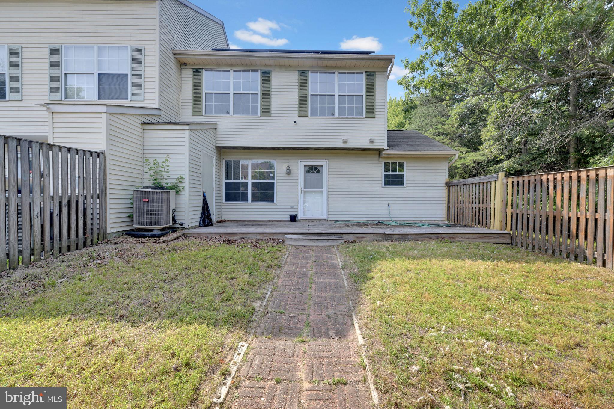 ST CHARLES HAMPSHIRE - Residential