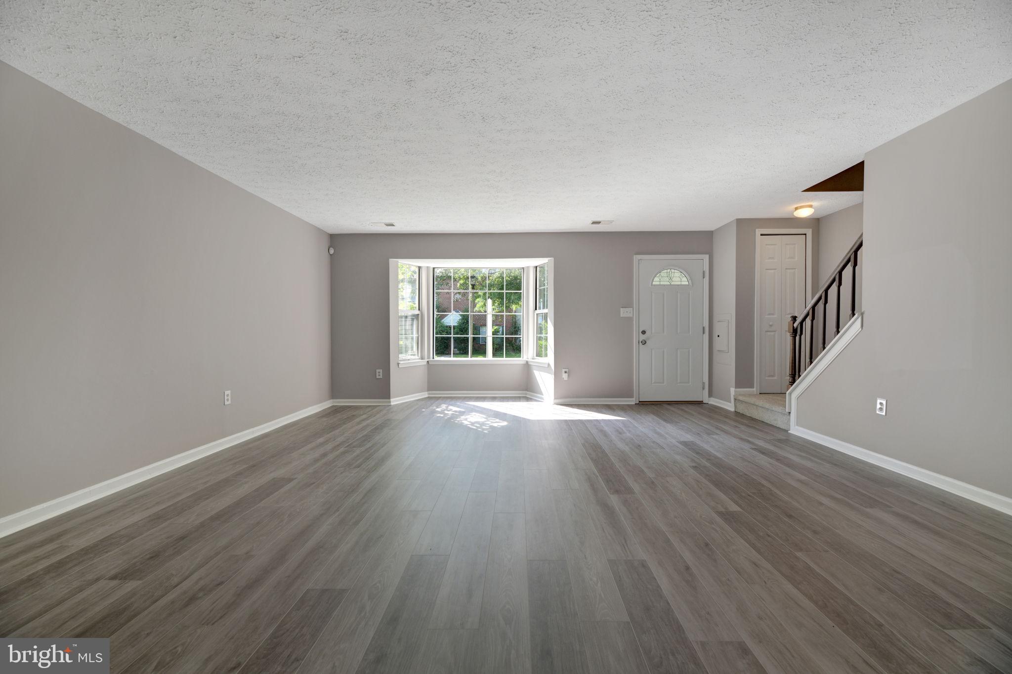 ST CHARLES HAMPSHIRE - Residential