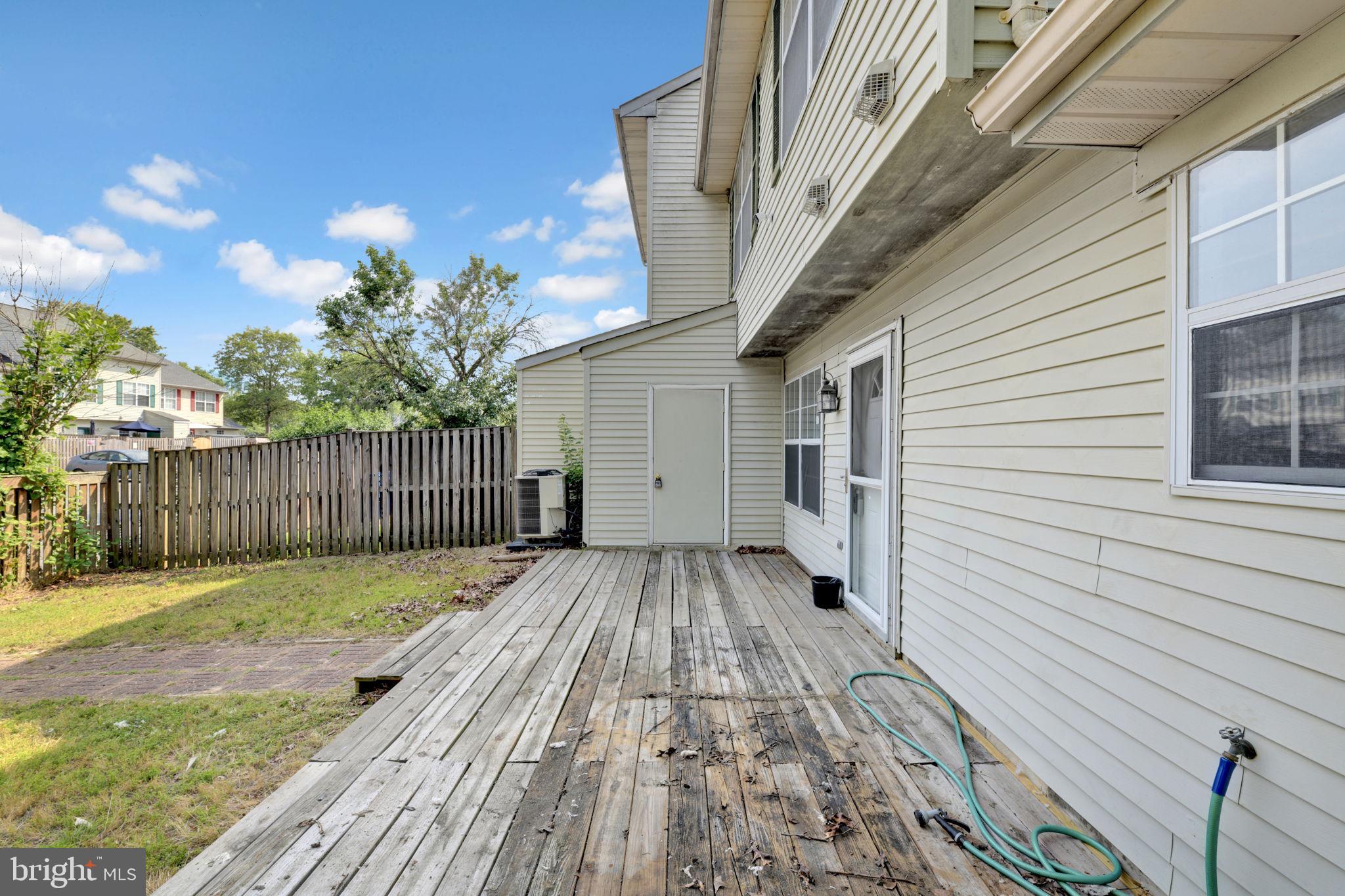 ST CHARLES HAMPSHIRE - Residential