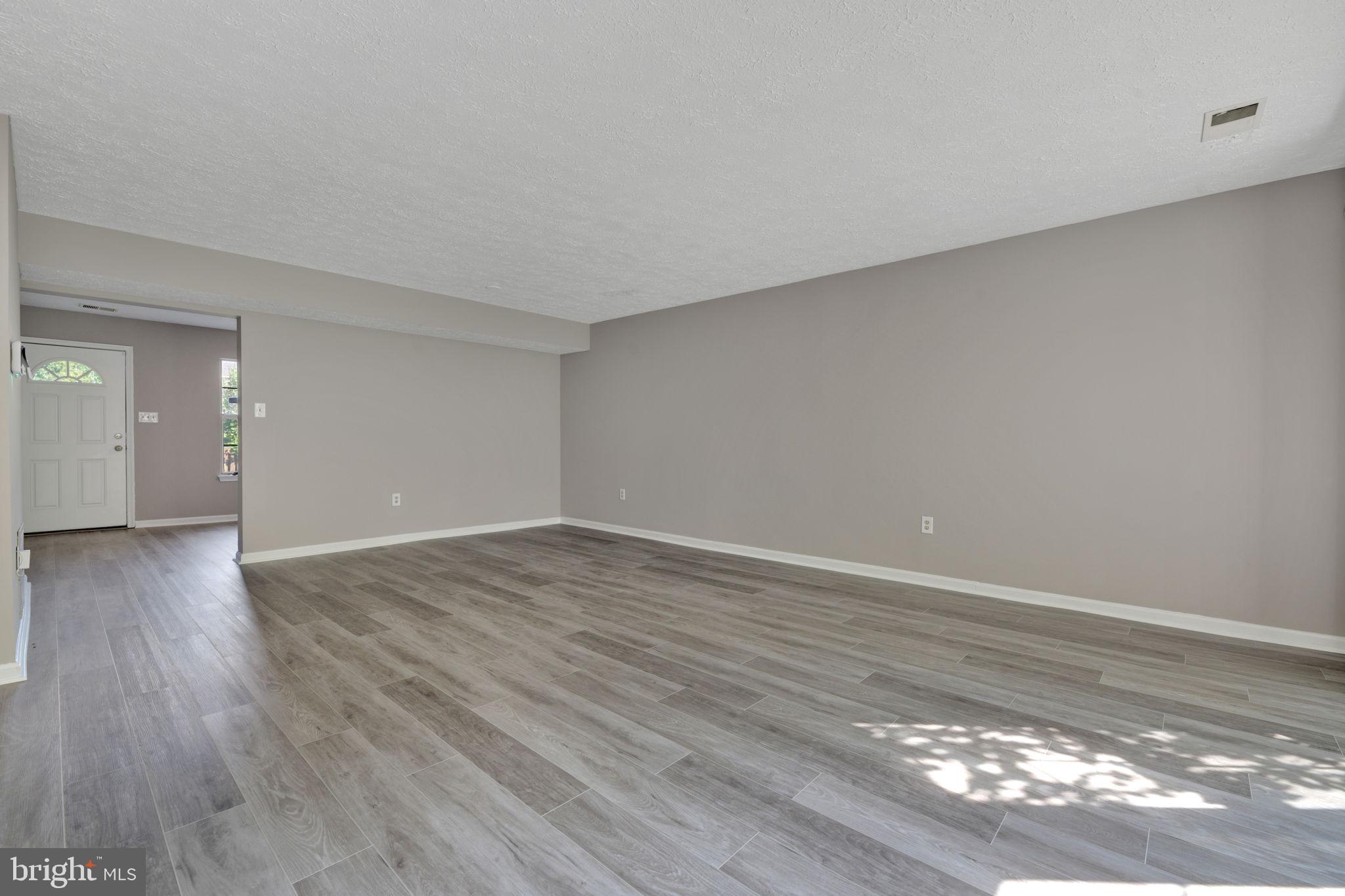 ST CHARLES HAMPSHIRE - Residential