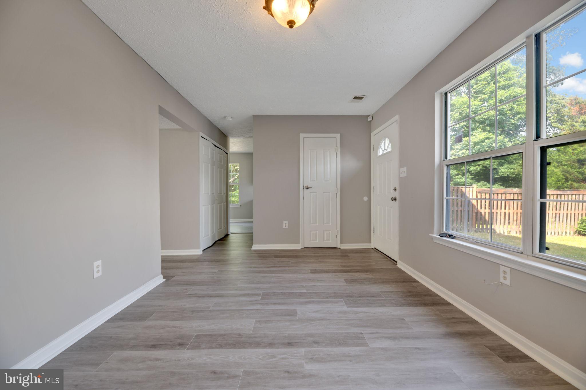 ST CHARLES HAMPSHIRE - Residential