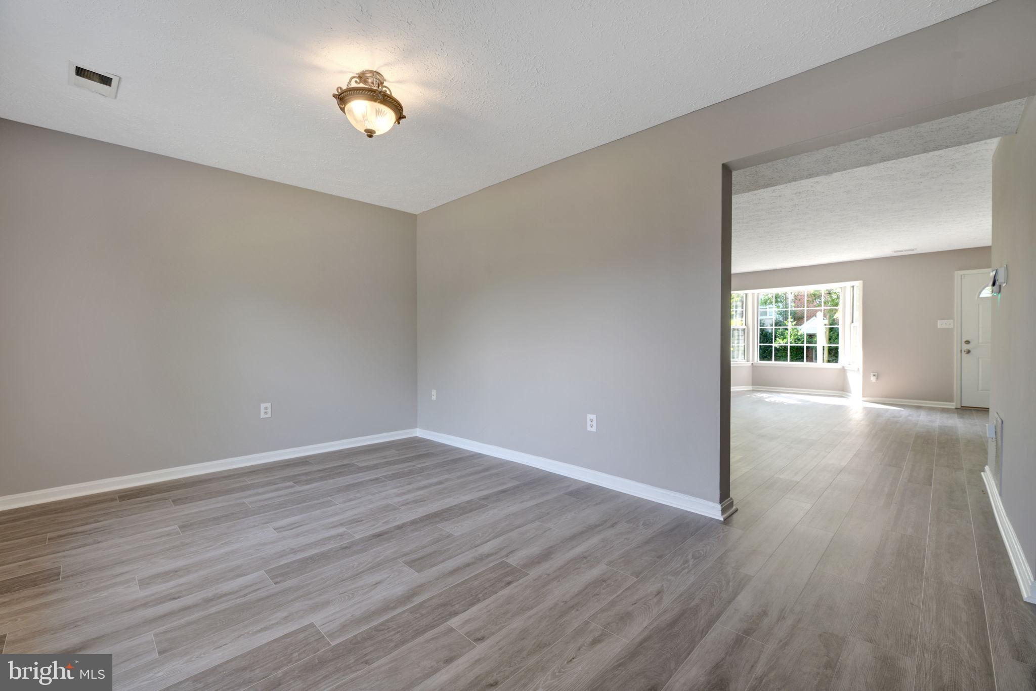 ST CHARLES HAMPSHIRE - Residential