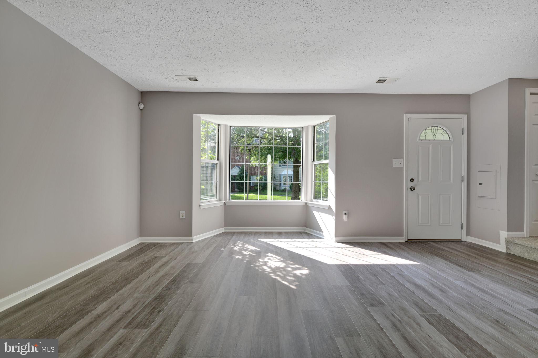 ST CHARLES HAMPSHIRE - Residential