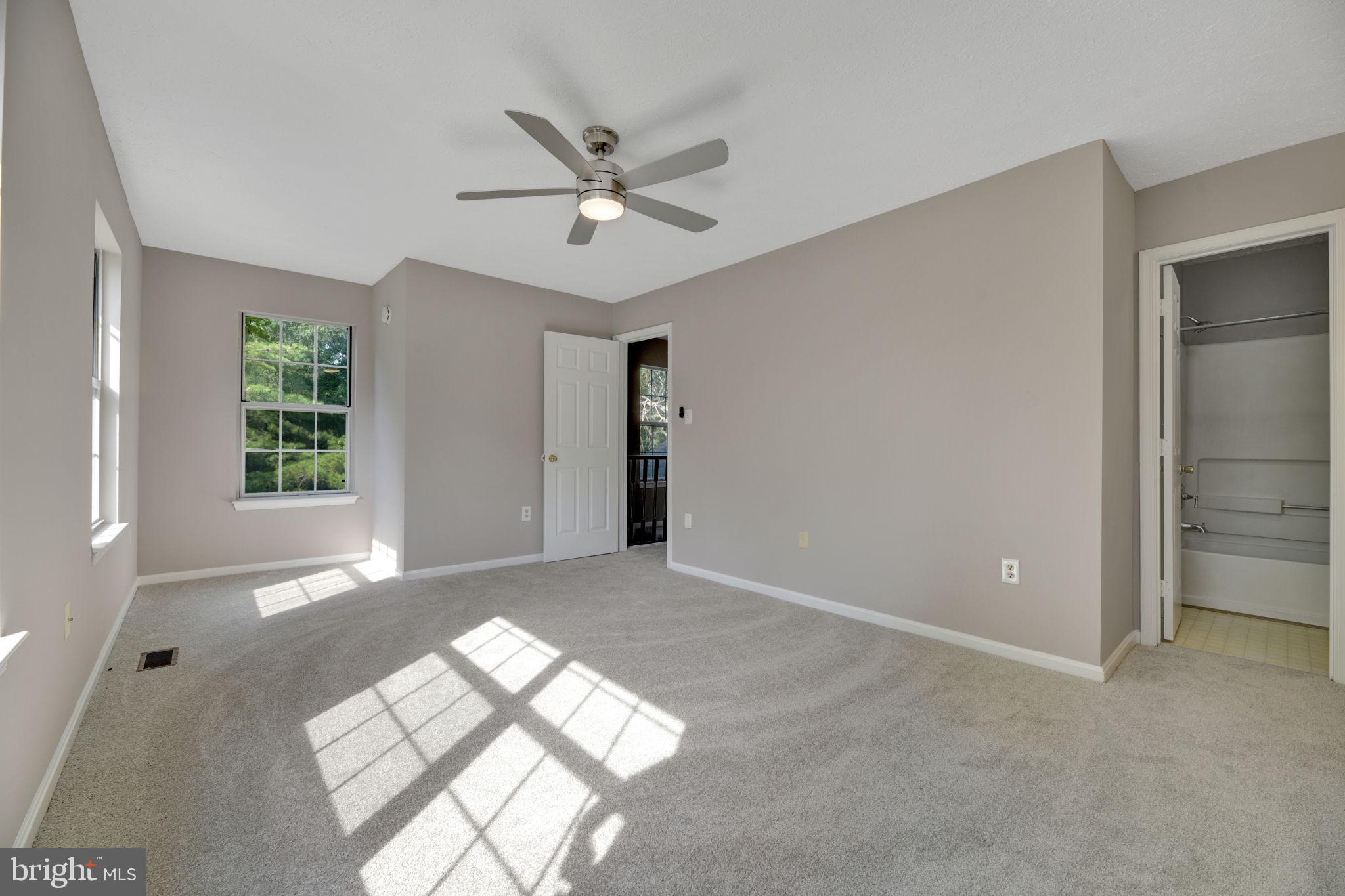 ST CHARLES HAMPSHIRE - Residential