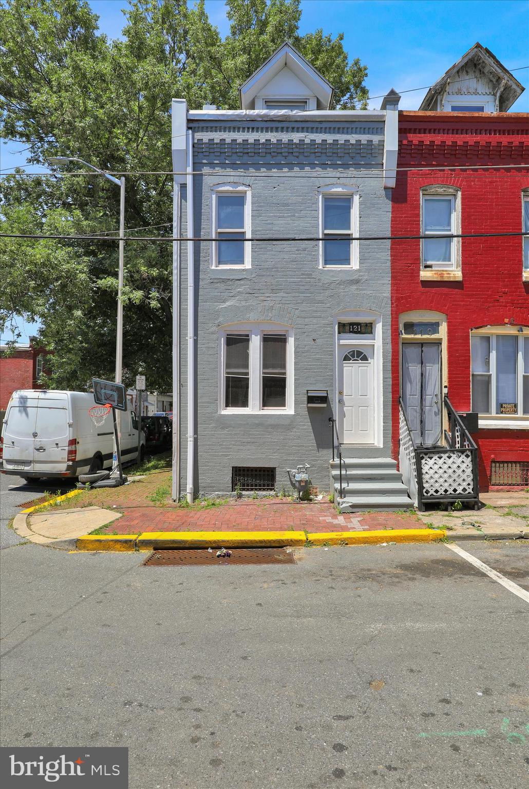 121 W ELM STREET
