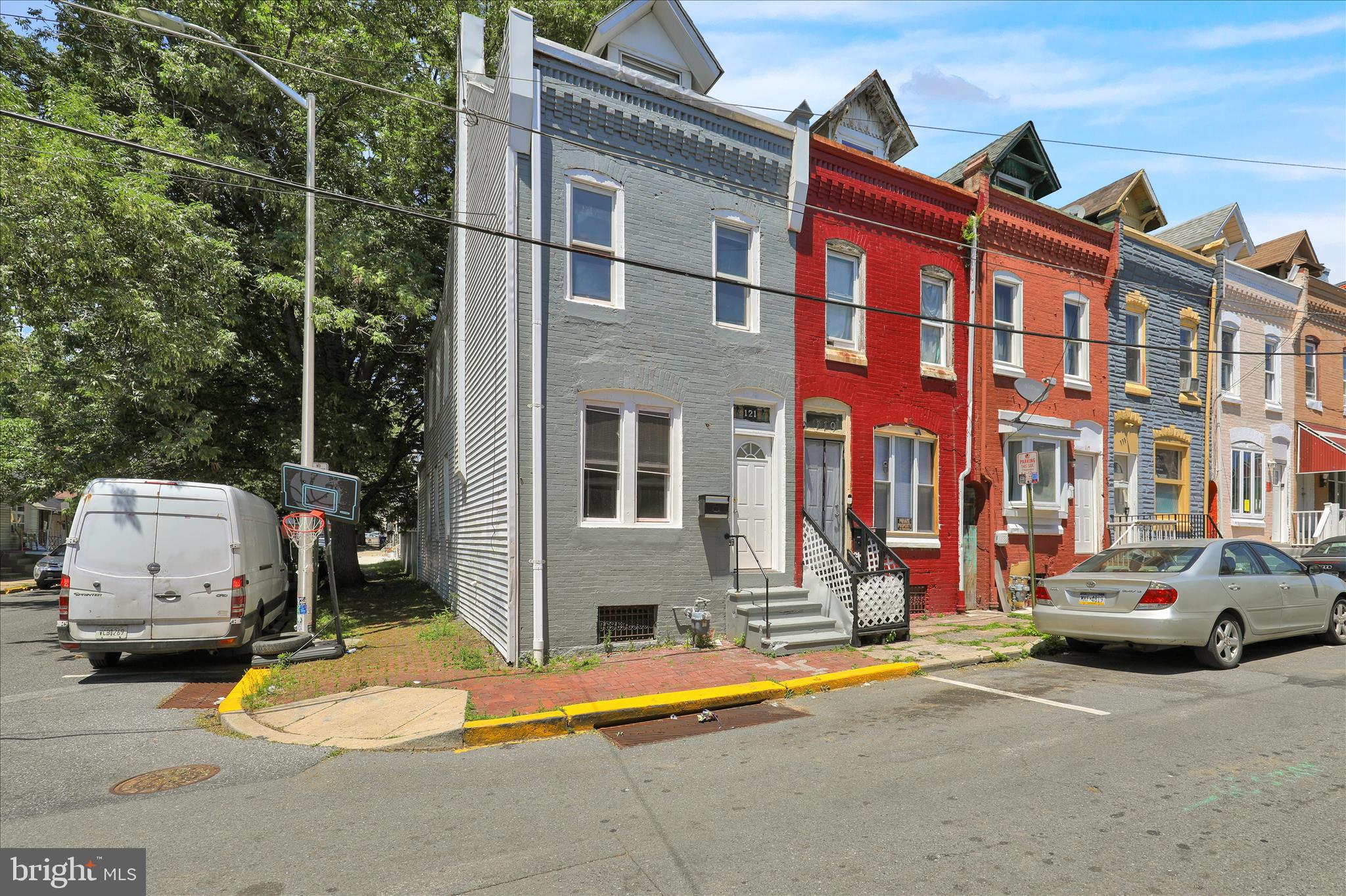 121 W ELM STREET