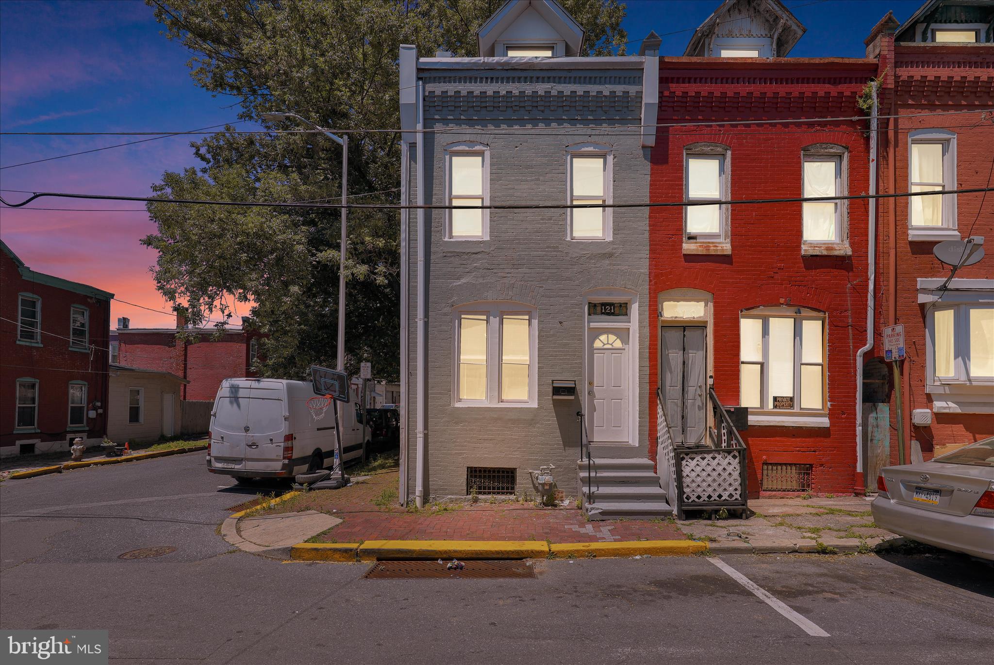 121 W ELM STREET