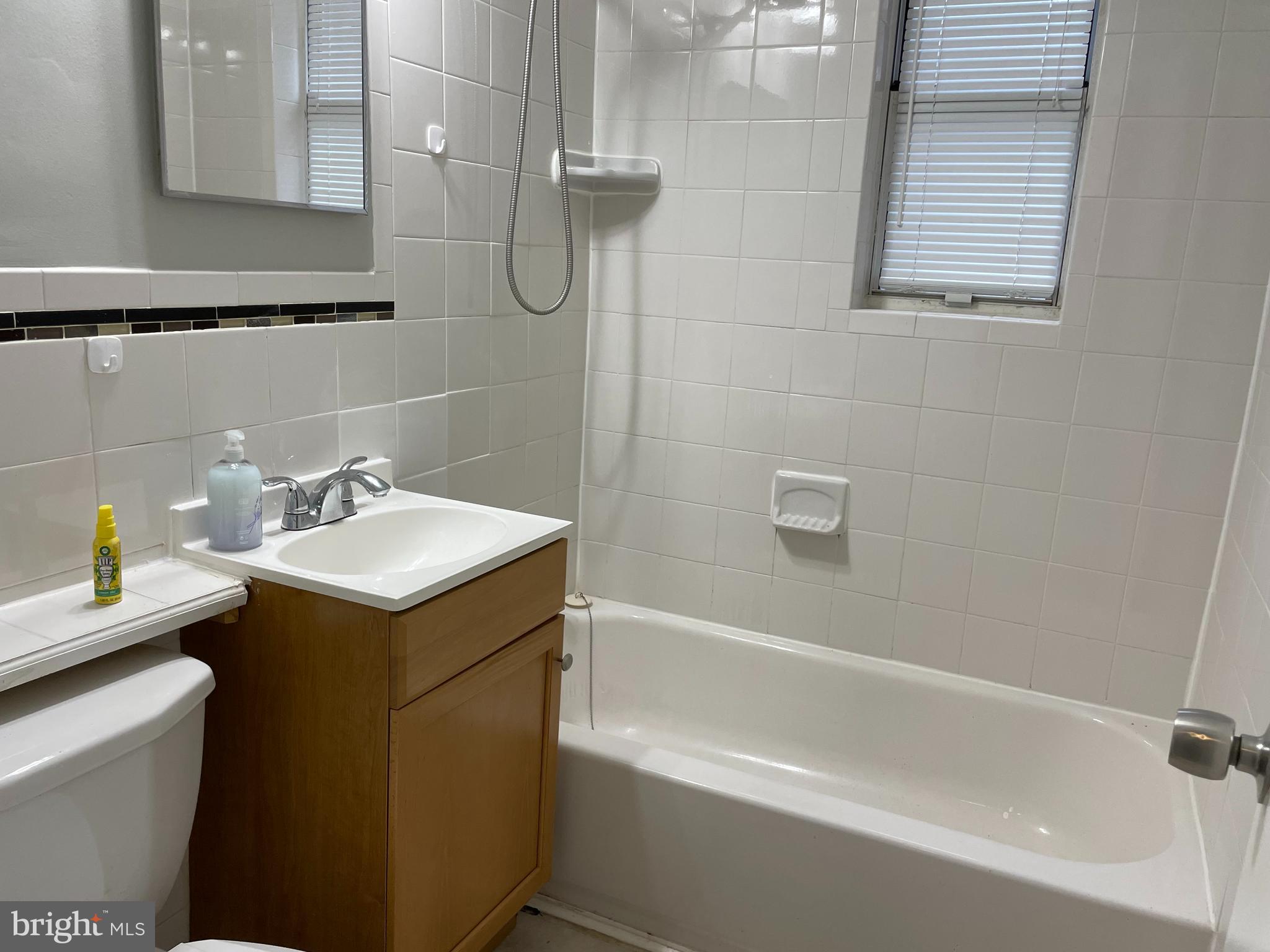 HOLLYBROOKE 2 - Residential Lease