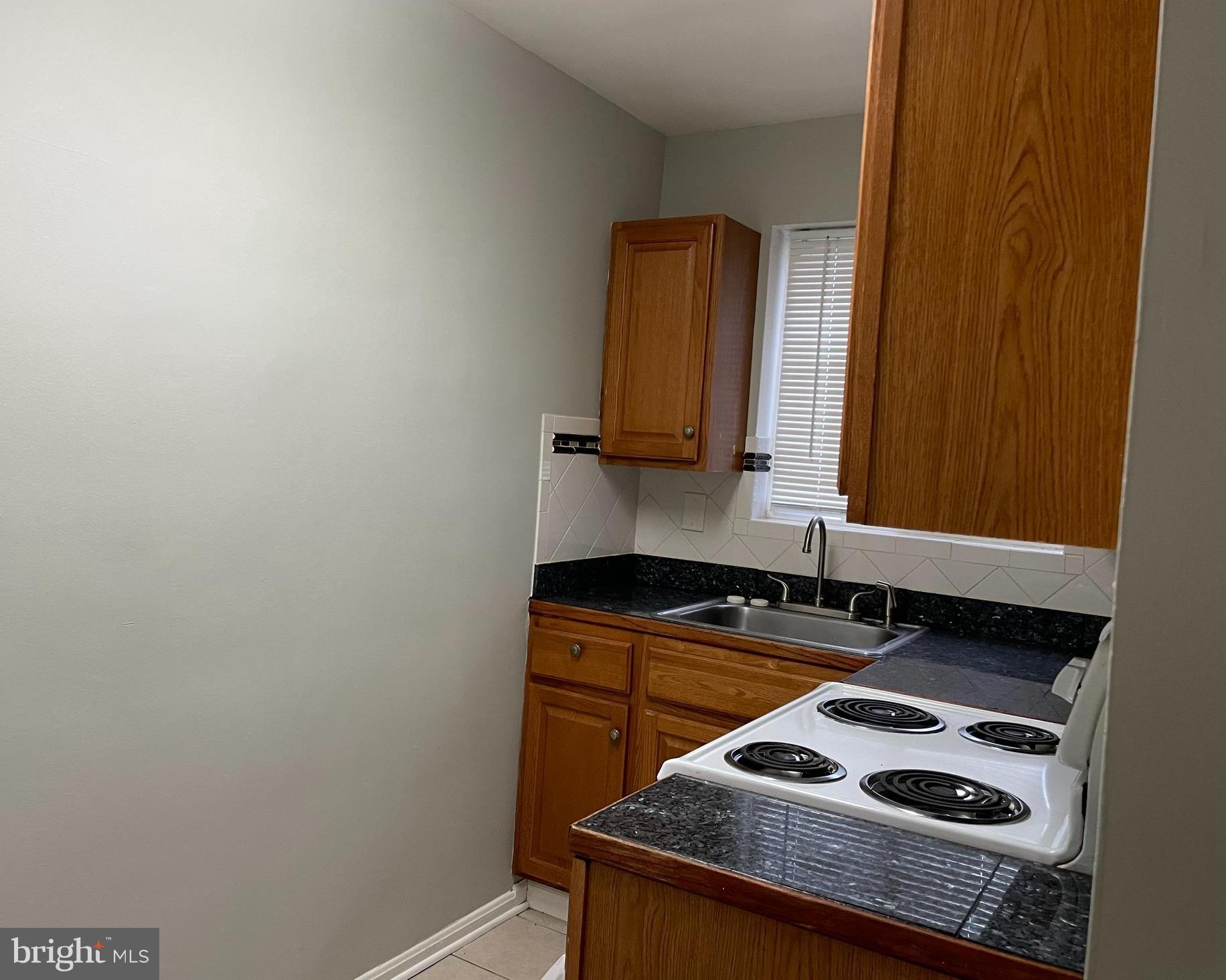 HOLLYBROOKE 2 - Residential Lease