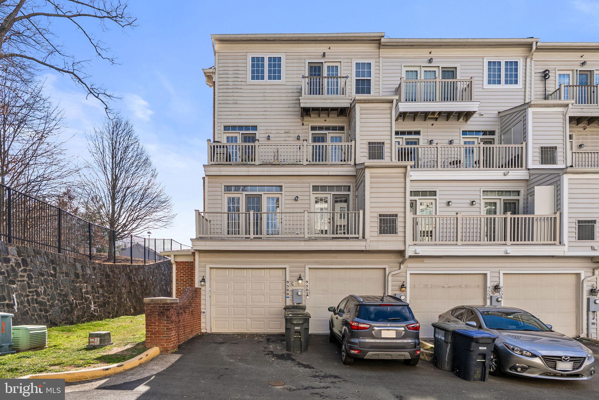 THE TOWNES CONDOMINIUM - Residential