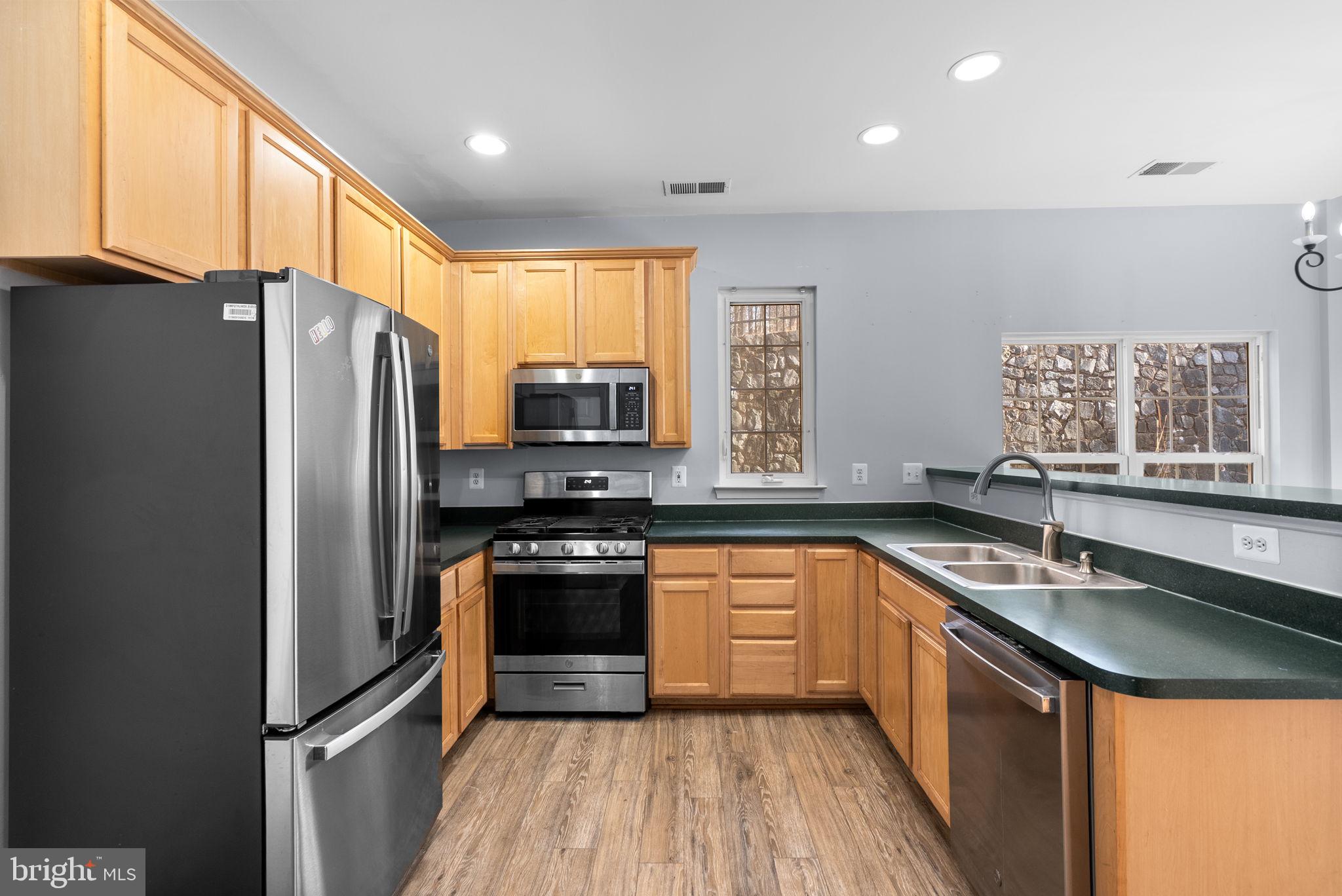 THE TOWNES CONDOMINIUM - Residential