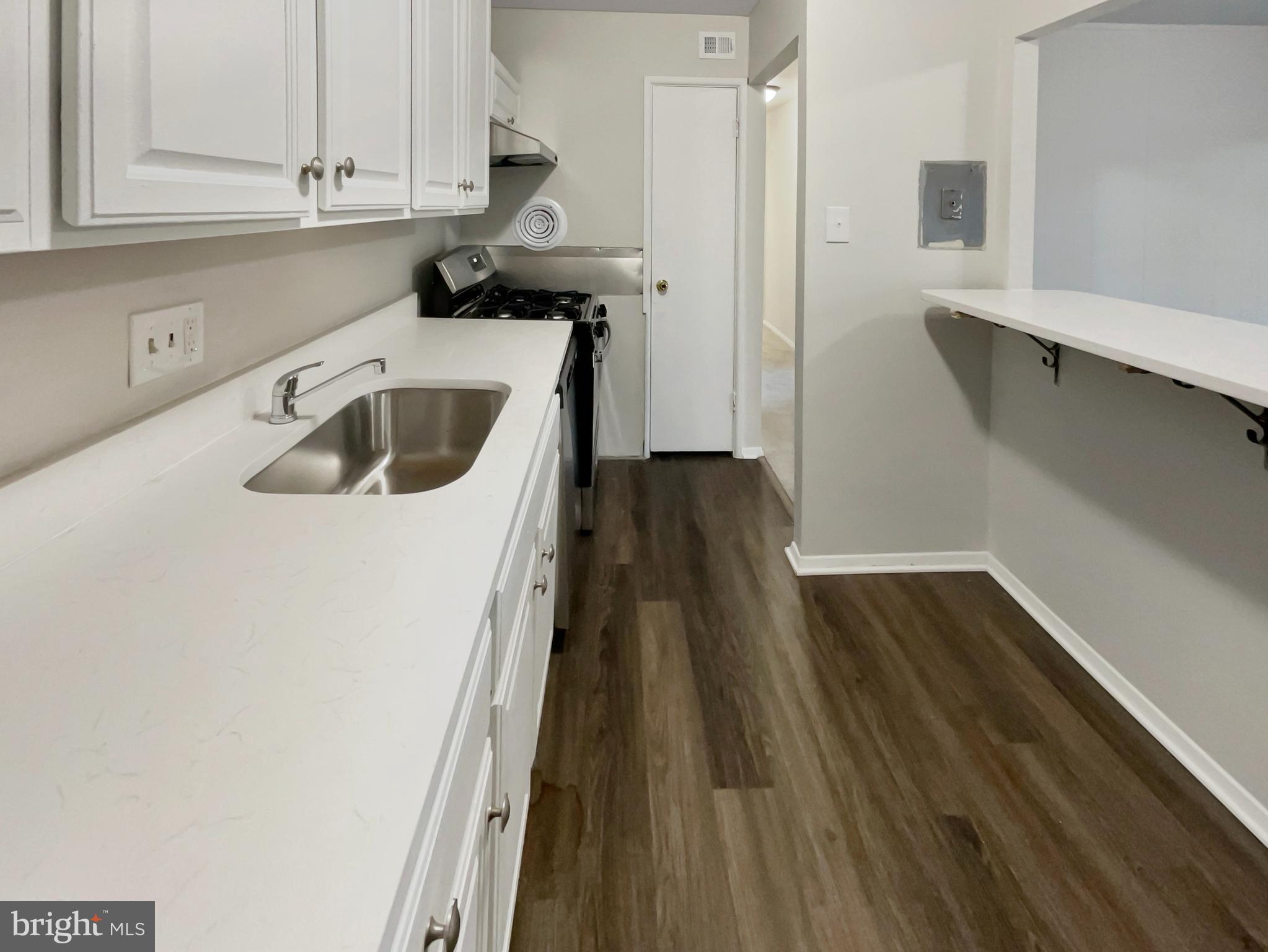 YORKTOWNE SQUARE - Residential