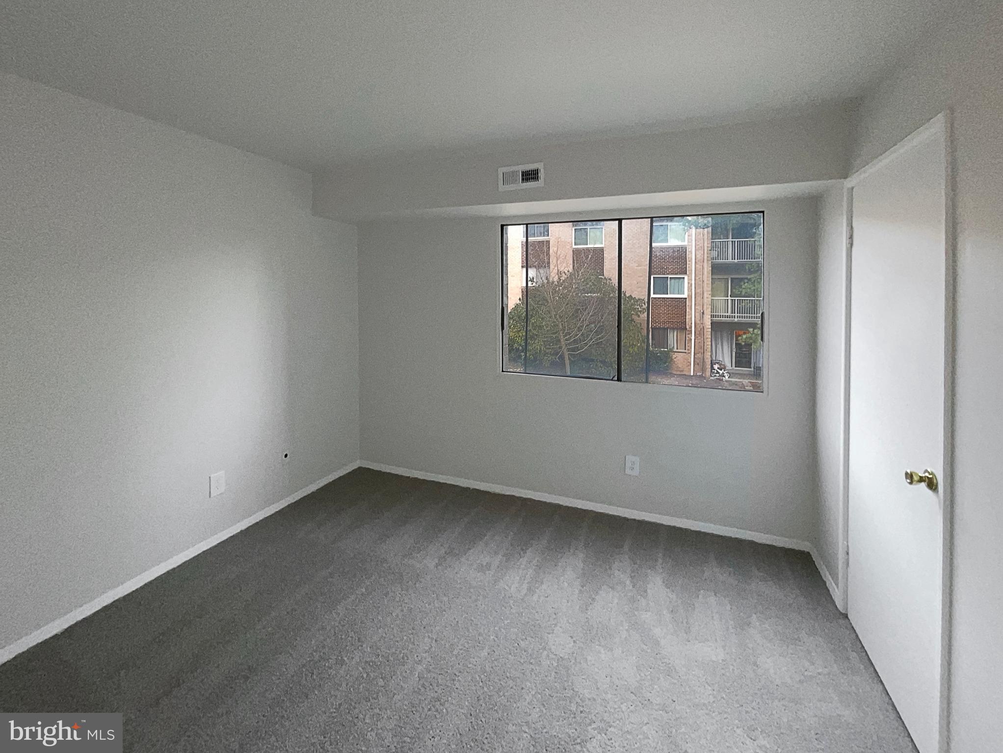 YORKTOWNE SQUARE - Residential