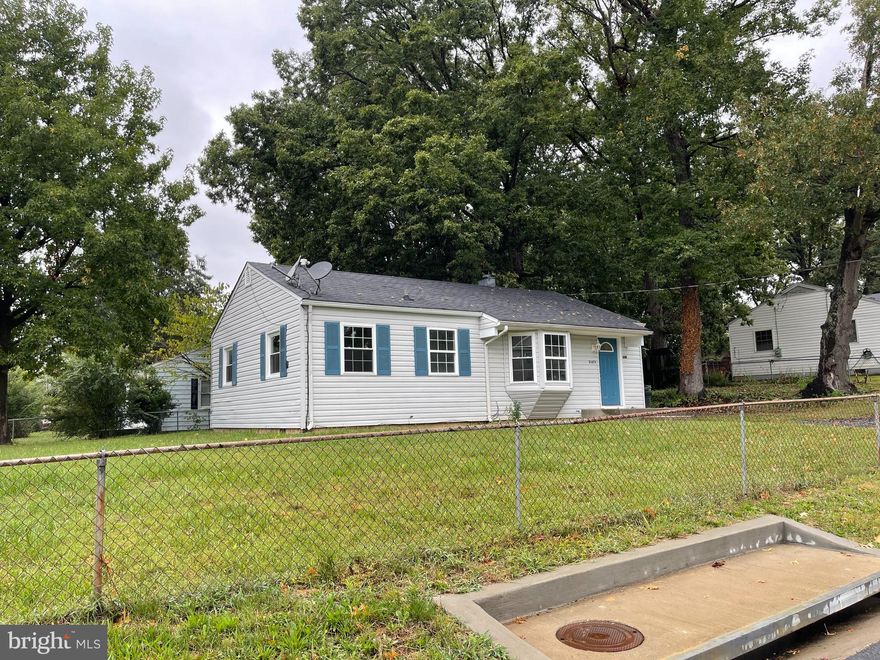 Well maintained 3 bedrooms 1 bath rambler, bay  window in living room, kitchen with white cabinets and pantry.  situated on a corner lot and only minutes from Patuxent River NAS, restaurant & shopping.
