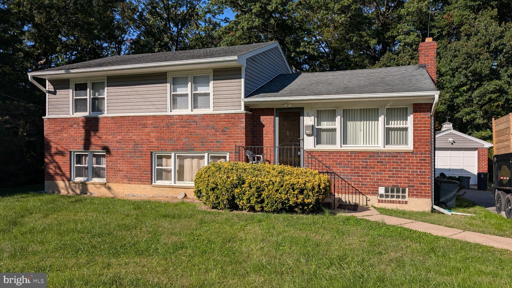 CAMPUS HILLS - Residential Lease