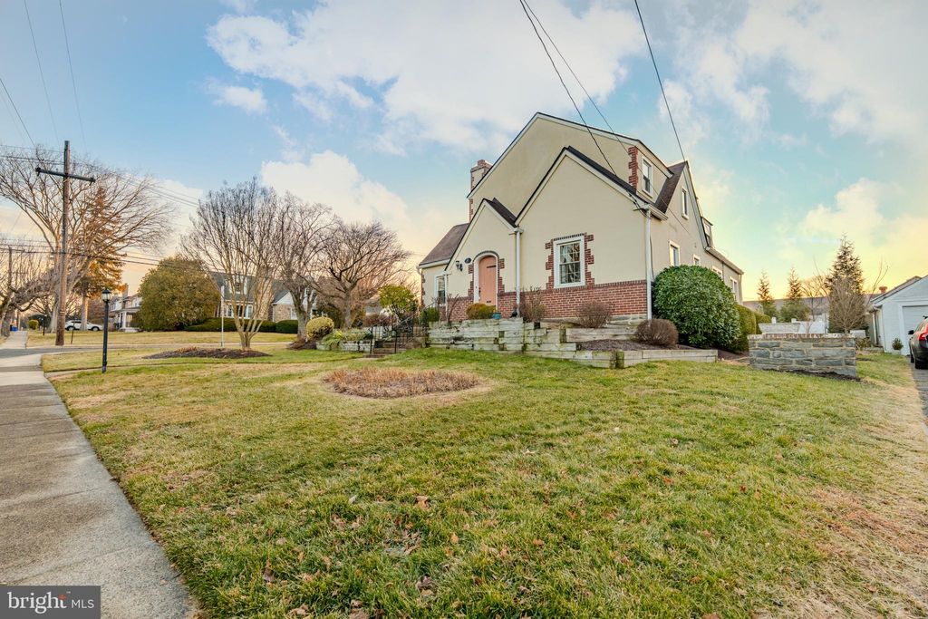 Photo of 101 W Hillcrest Avenue, HAVERTOWN, PA 19083 (MLS # PADE2105774)