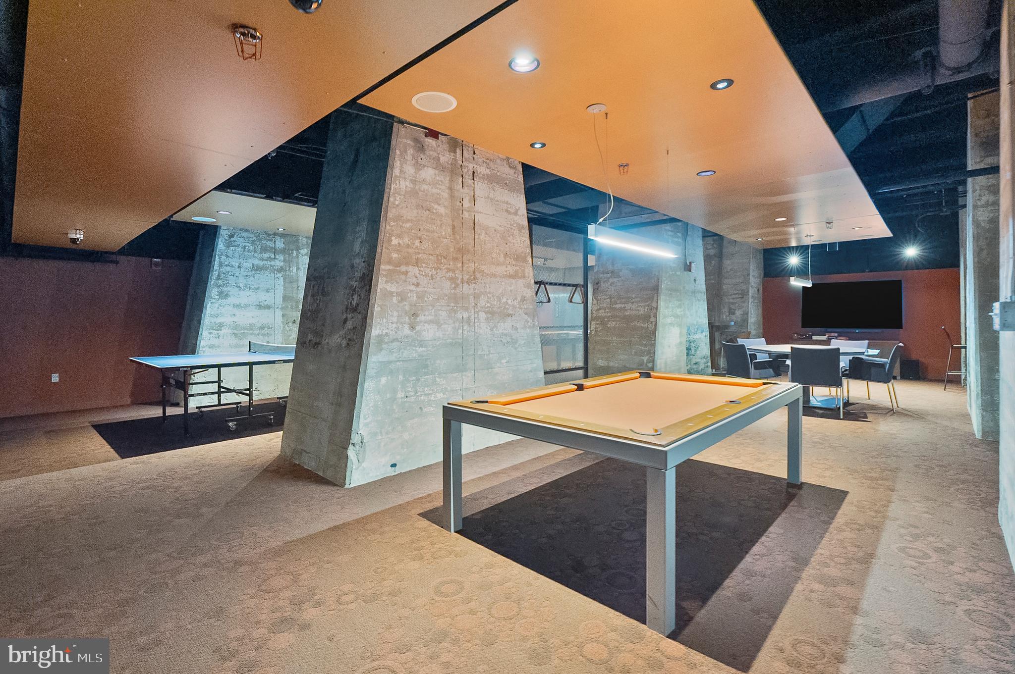 LOCUST POINT - Residential