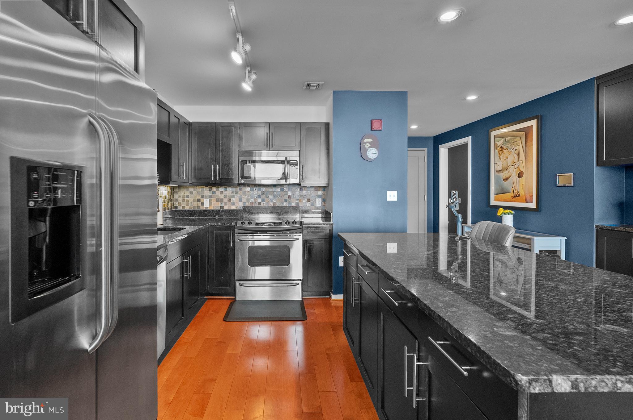 LOCUST POINT - Residential